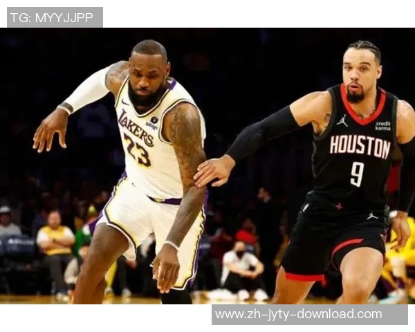 湖人热火首战激战正酣明星球员对决引发球迷热议 湖人热火首战激战正酣明星球员对决引发球迷热议